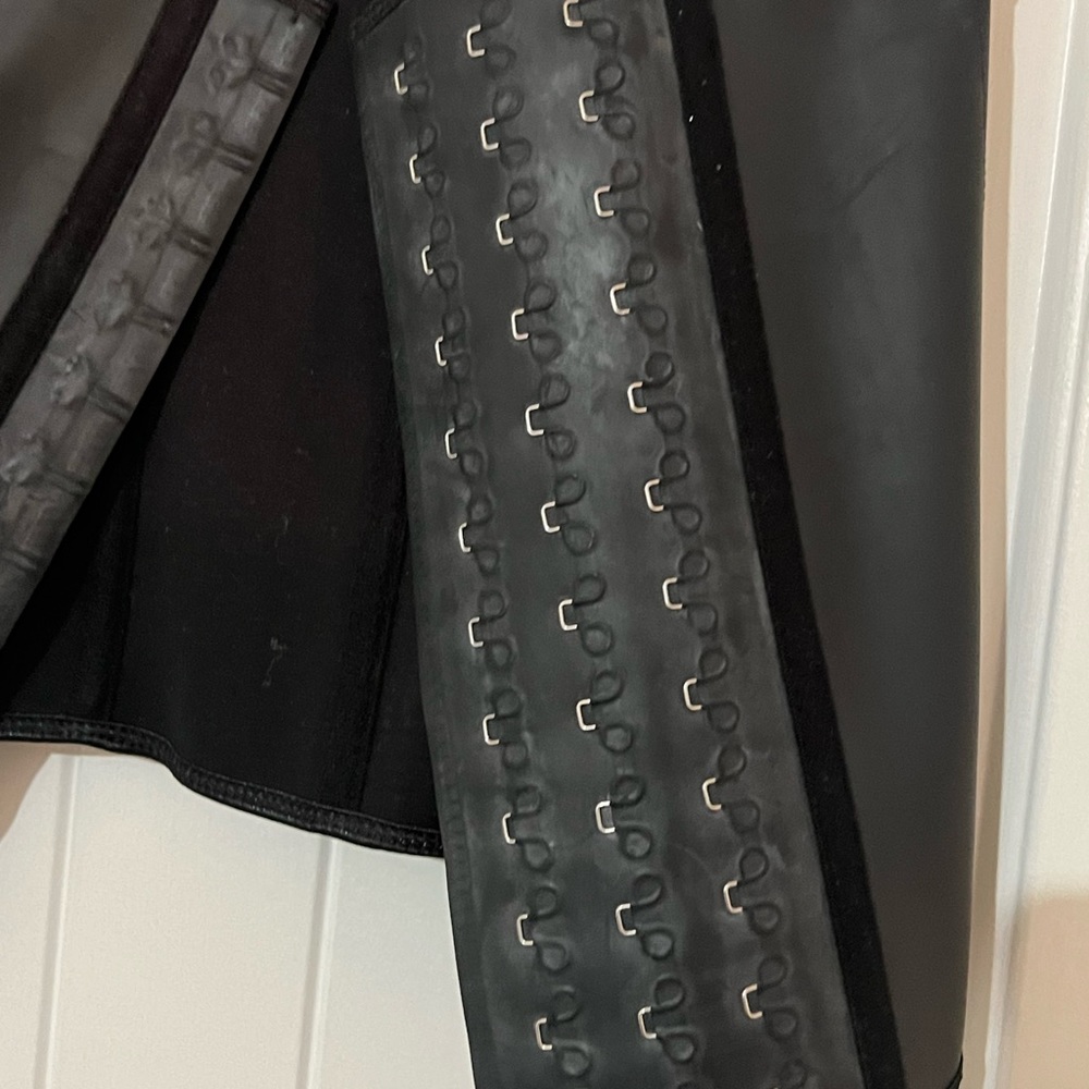 Latex waist shaper - Picture 4 of 5